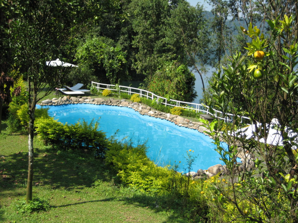 Pool im Begnas Lake Resort
