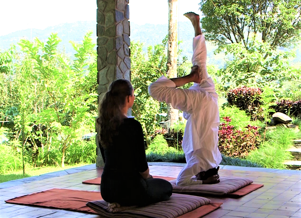Yoga im Begnas Lake Resort
