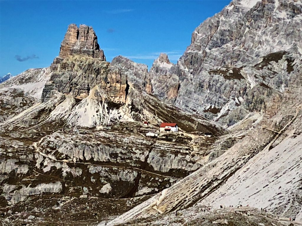 Die Drei Zinnen Hütte in den Sextner Dolomiten
