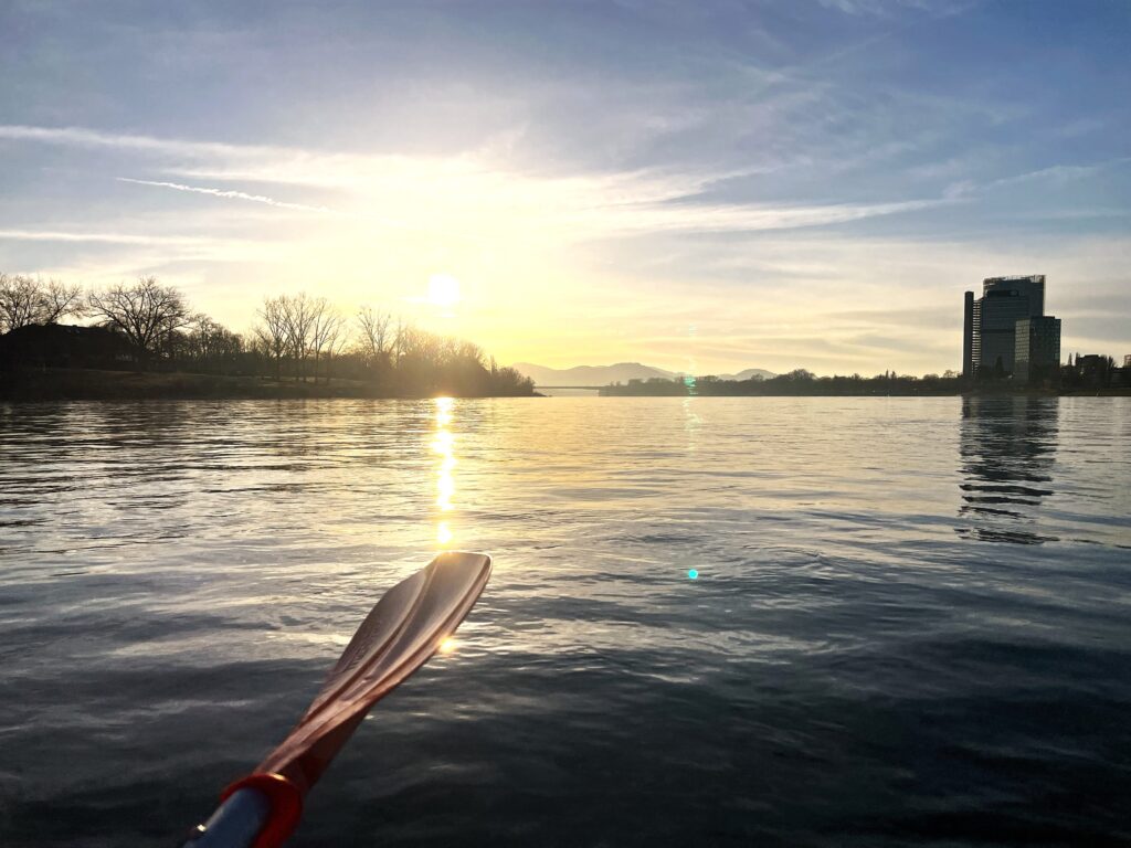 Kayaking auf dem Rhein
