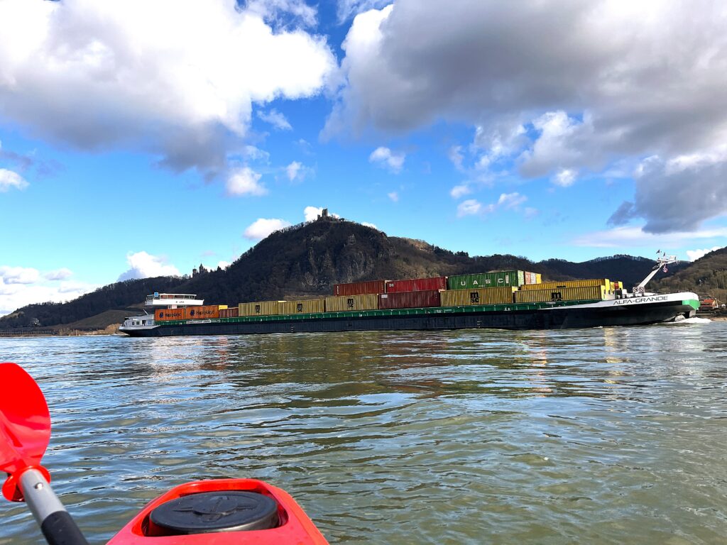 Der Rhein mit Drachenfels
