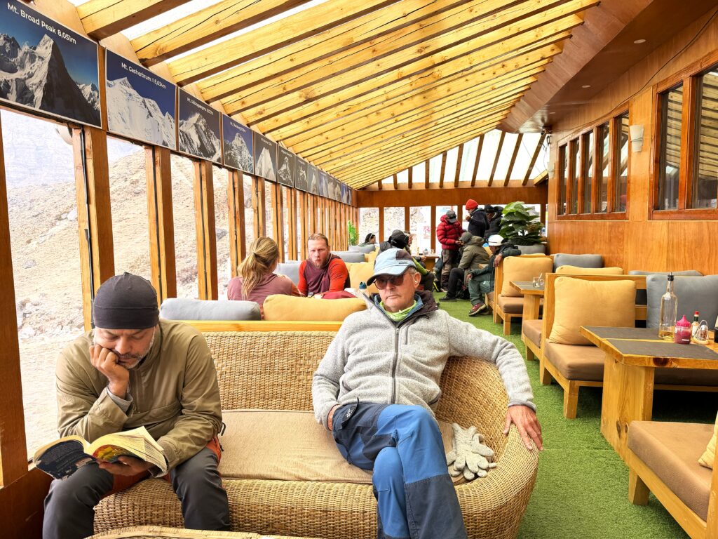 Lounge im Khare Camp am Mera Peak
